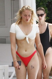 Sophie Turner bikini images